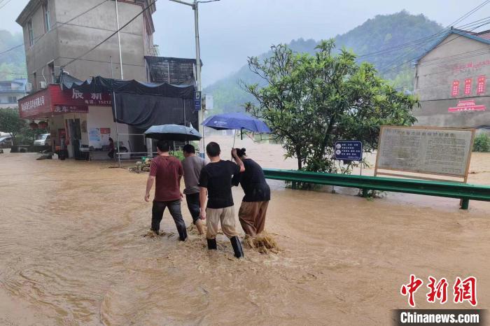 Chuvas torrenciais atingem várias regiões na província de Anhui