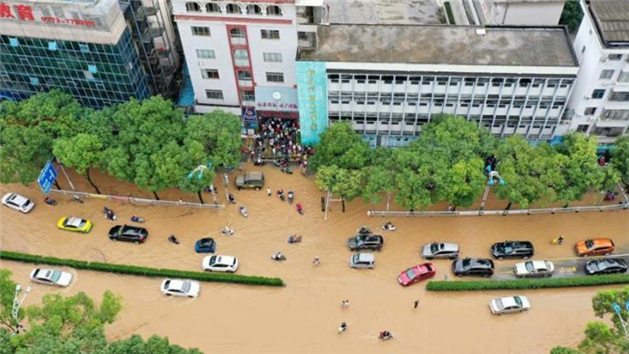 Cidade chinesa de Guilin combate inundações mais graves da cidade desde 1998
