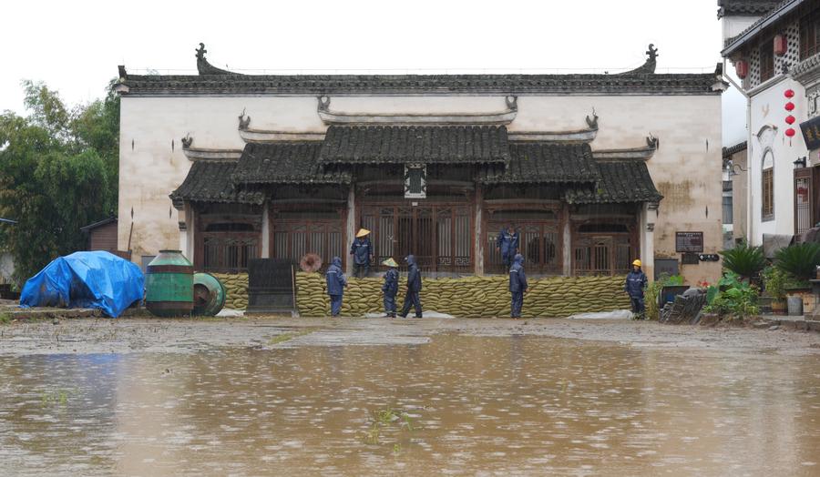 Galeria: operações de resgate devido a inundações em Anhui