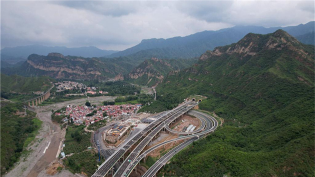 Seção de Beijing da via expressa Beijing-Yuxian abre ao tráfego
