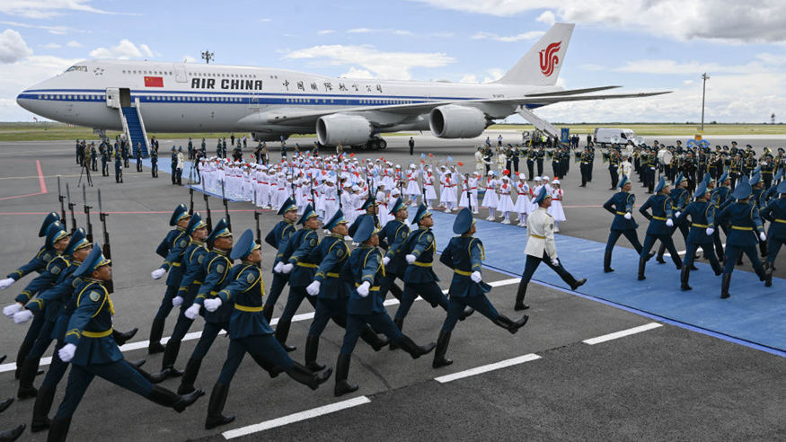 Xi Jinping chega ao Cazaquistão para 24ª reunião do Conselho de Chefes de Estado da OCS e visita de Estado
