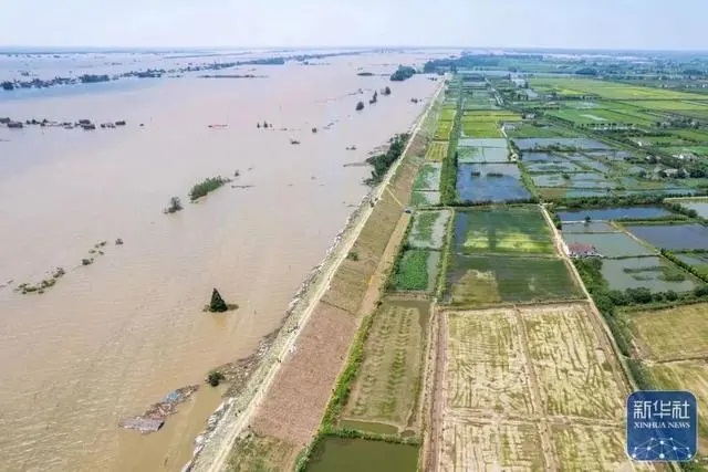 Equipes de resgate se apressam para fortalecer aterro no segundo maior lago de água doce da China