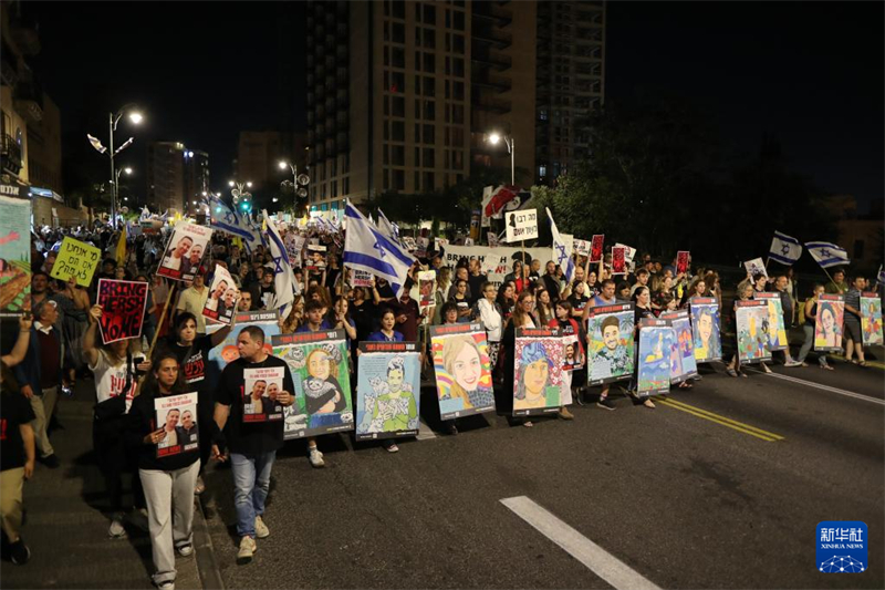 Cidadãos israelenses realizam manifestação reivindicando cessação das hostilidades na Faixa de Gaza