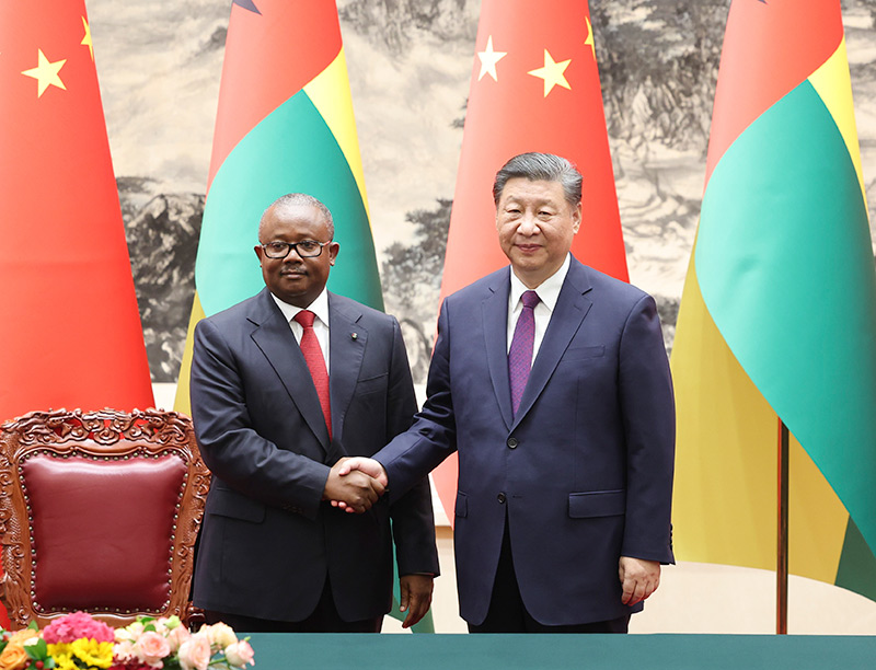 Xi Jinping realiza conversações com presidente da Guiné-Bissau