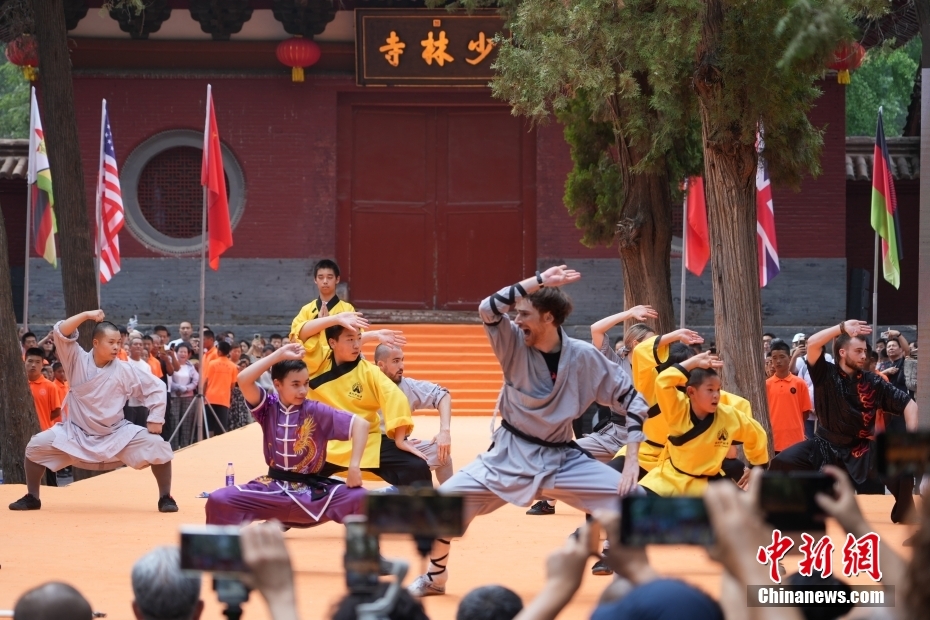 Final dos Jogos de Kung Fu Shaolin 2024 encerrada no centro da China