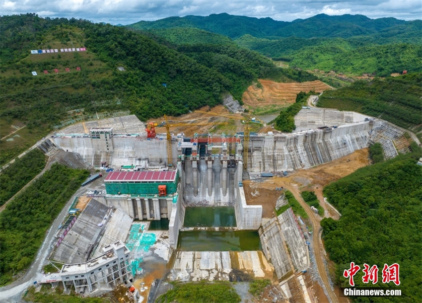 Hainan: Barragem principal do projeto Maiwan de conservação de água no rio Nandujiang é concluída