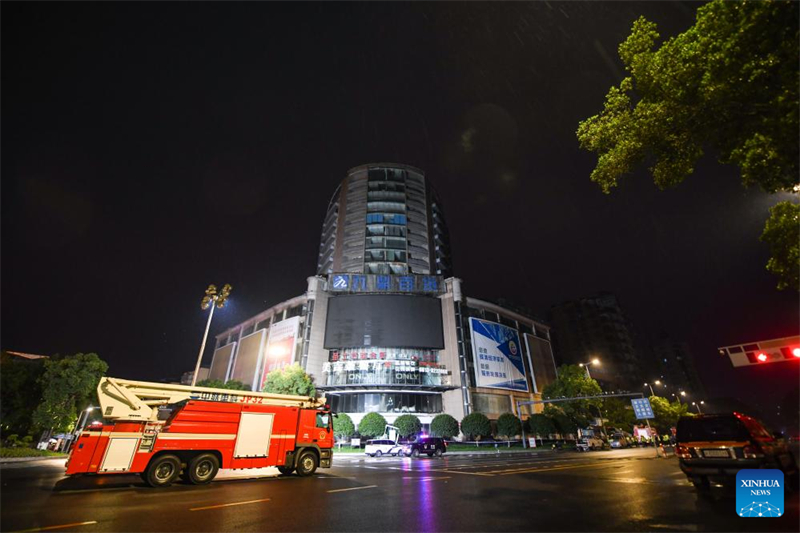 Operação de resgate está concluída no local de incêndio em loja de departamentos no sudoeste da China