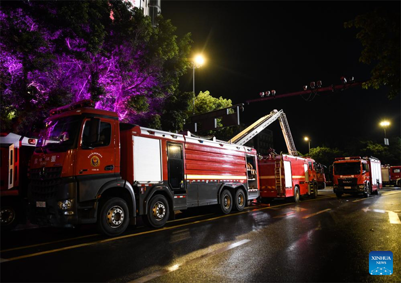 Operação de resgate está concluída no local de incêndio em loja de departamentos no sudoeste da China