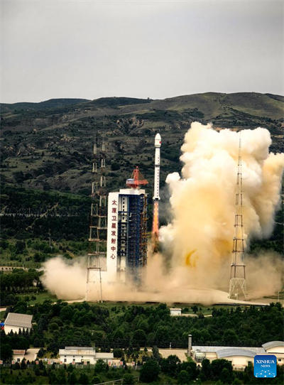 China lança novo satélite de observação da Terra com sucesso