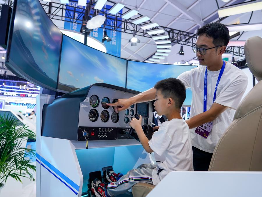 Tecnologias de ponta são apresentadas na 8ª Exposição China-Sul da Ásia