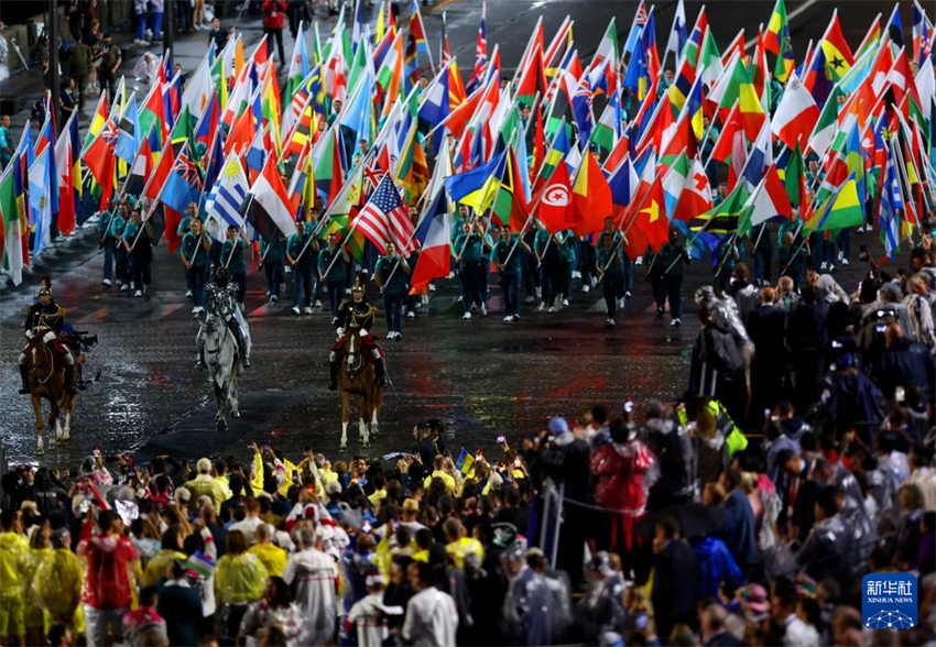 Cerimônia histórica de abertura no Rio Sena dá início oficial aos Jogos Olímpicos de Paris 2024