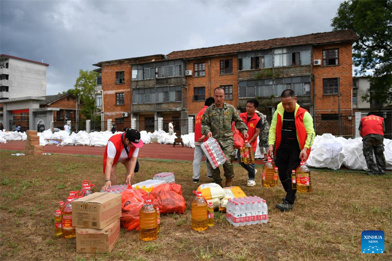 Hunan: pessoas encalhadas em casas inundadas foram deslocadas