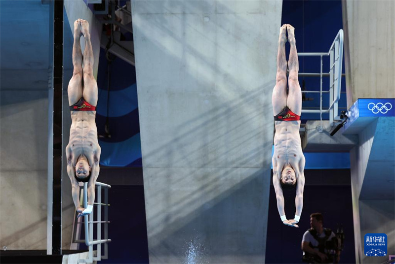 Paris 2024: atletas chineses Lian Junjie e Yang Hao conquistaram medalha de ouro na plataforma 10m sincronizada masculino