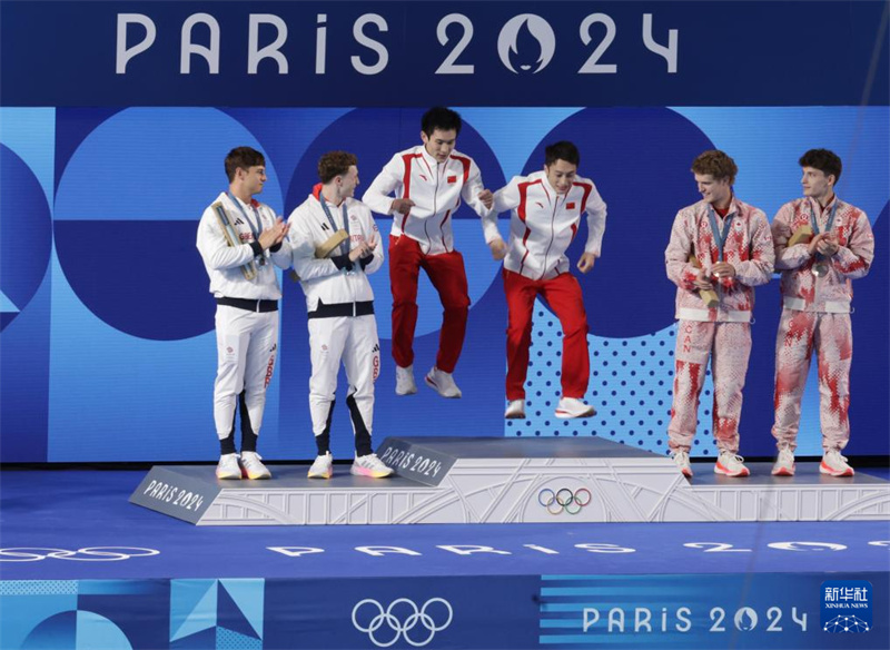 Paris 2024: atletas chineses Lian Junjie e Yang Hao conquistaram medalha de ouro na plataforma 10m sincronizada masculino