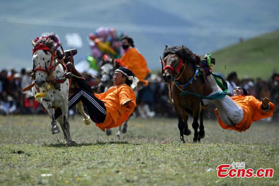 Corrida de cavalos tem início em Sichuan