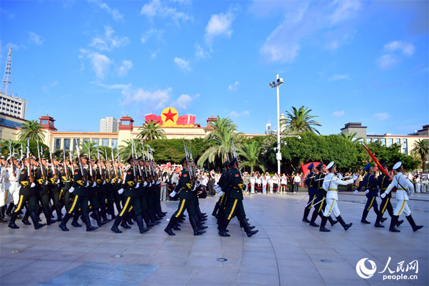 Nanchang realiza cerimônia de hasteamento da bandeira militar para celebrar 97º aniversário de fundação do ELP