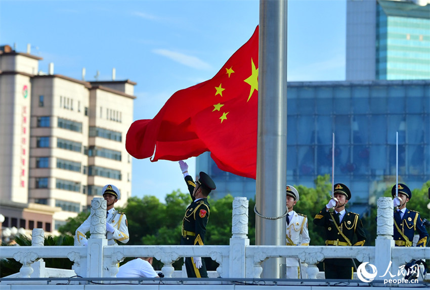 Nanchang realiza cerimônia de hasteamento da bandeira militar para celebrar 97º aniversário de fundação do ELP