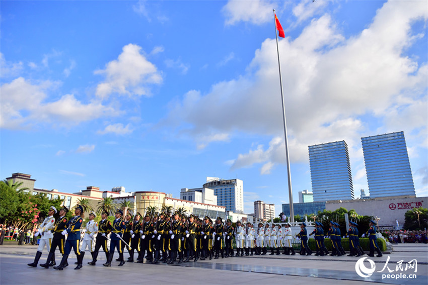 Nanchang realiza cerimônia de hasteamento da bandeira militar para celebrar 97º aniversário de fundação do ELP