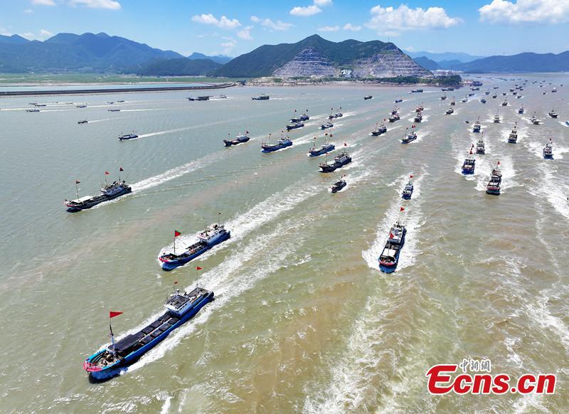 Zhejiang: navios pesqueiros regressam ao mar após fim de interregno de pesca