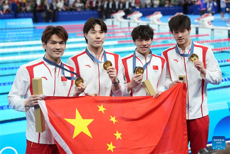 Paris 2024: China vence ouro no revezamento medley 4x100m masculino