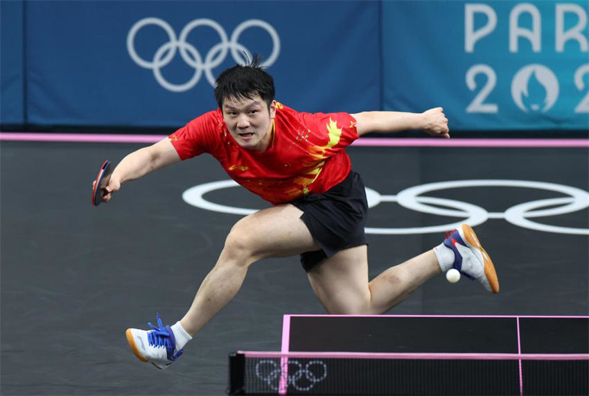 Paris 2024: mesatenista chinês Fan Zhendong ganha medalha de ouro no tênis de mesa individual masculino