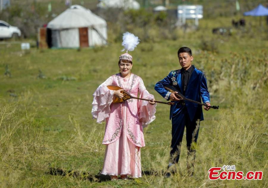 Arte folclórica mostra patrimônio cultural étnico único em Xinjiang