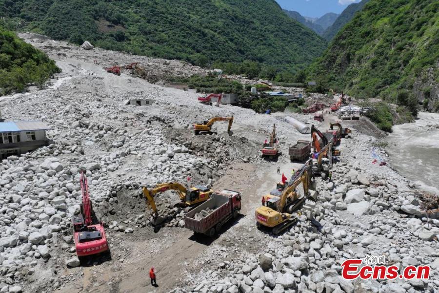 China: tráfico na via expressa nacional no.318 restaurado após deslizamento