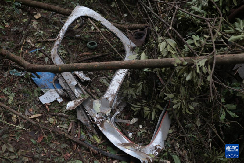 Quatro passageiros chineses morrem em queda de helicóptero no Nepal