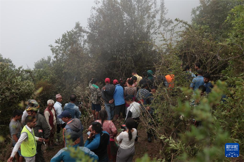 Quatro passageiros chineses morrem em queda de helicóptero no Nepal