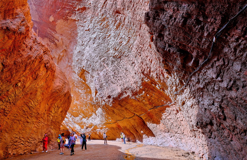 Xinjiang: Canyon de Tianshan atrai turistas em Kuche