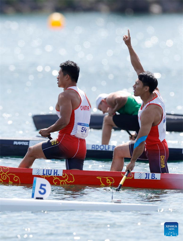 Paris 2024: Atletas chineses ganham ouro na final da canoagem velocidade C2 500m