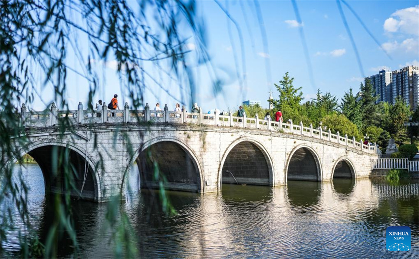 Guizhou atrai turistas durante alta temporada de viagens de verão