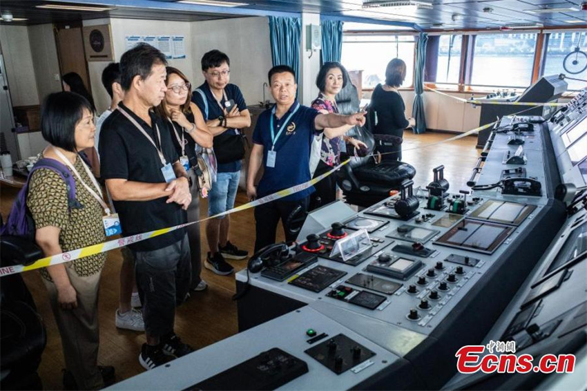 Navio de pesquisa científica da Universidade de Xiamen visita Hong Kong