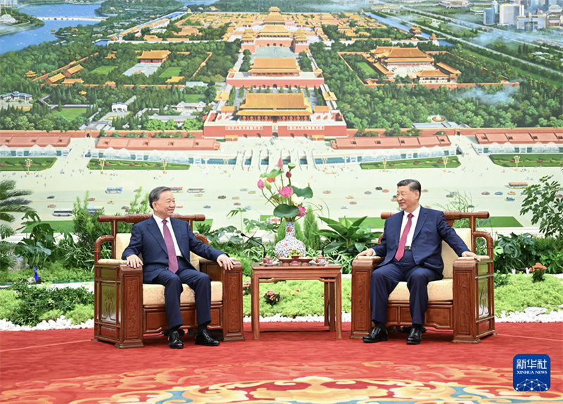 Xi Jinping conversa com o mais alto líder do Vietnã, To Lam, em Beijing