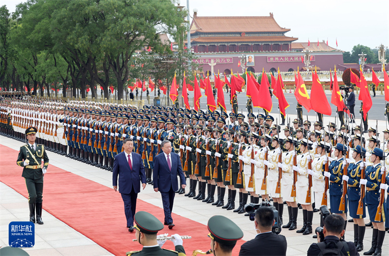 Xi Jinping conversa com o mais alto líder do Vietnã, To Lam, em Beijing