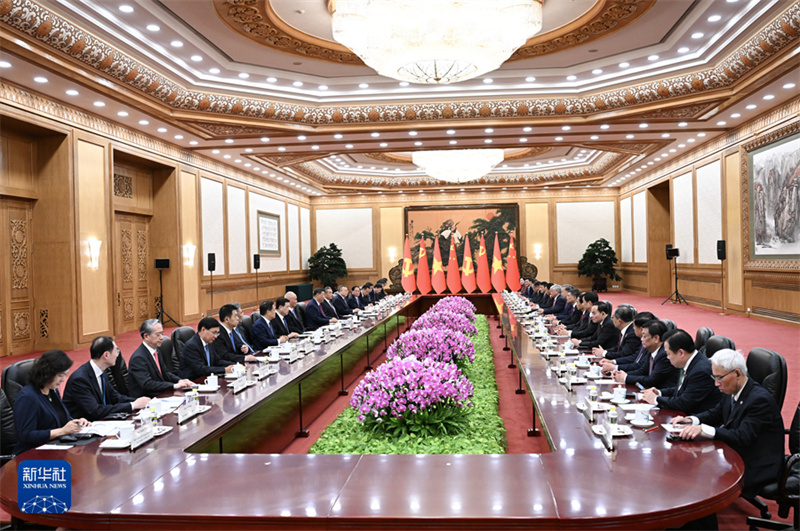 Xi Jinping conversa com o mais alto líder do Vietnã, To Lam, em Beijing