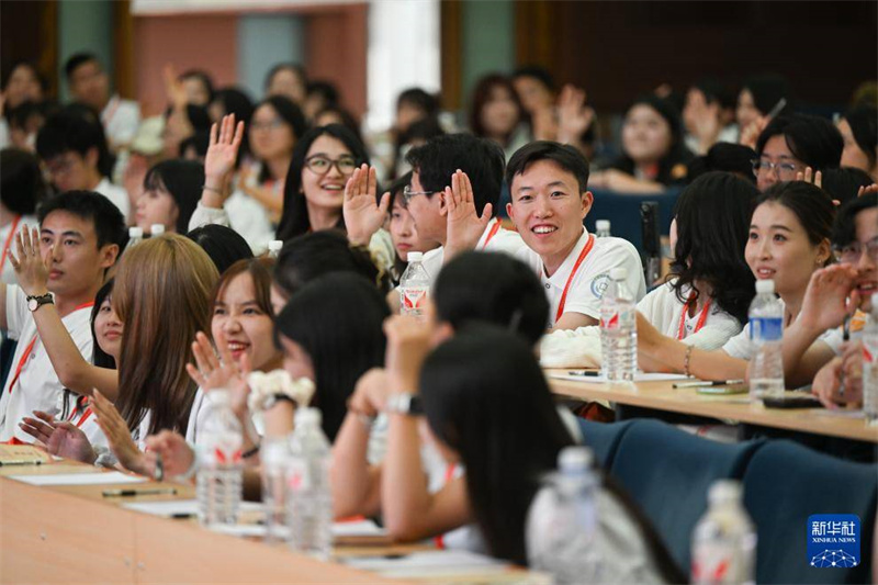 Alunos da parte continental chinesa e de Taiwan discutem jornalismo na era da mídia integral