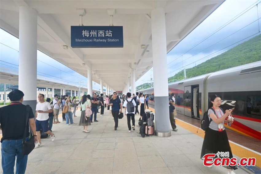 Guangdong: ferrovia de alta velocidade Meizhou-Longchuan inicia operações experimentais