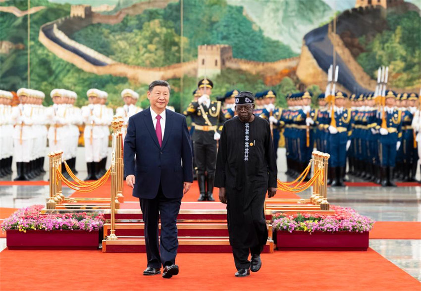 FOCAC: Xi Jinping mantém conversas com presidente nigeriano