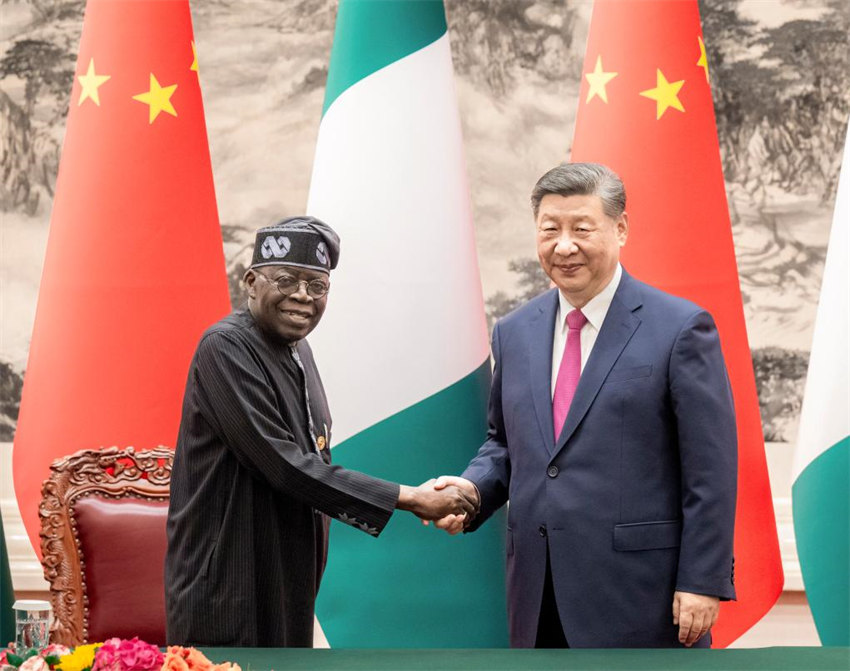 FOCAC: Xi Jinping mantém conversas com presidente nigeriano