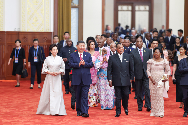 Xi Jinping oferece banquete de boas-vindas a convidados participantes da cúpula do FOCAC