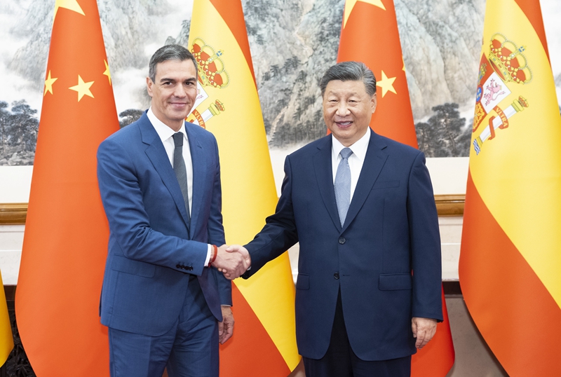 Xi Jinping reúne-se com primeiro-ministro espanhol em Beijing