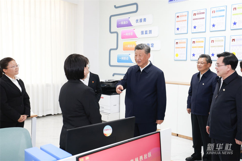 Xi Jinping inspeciona Lanzhou na Província de Gansu, no noroeste da China