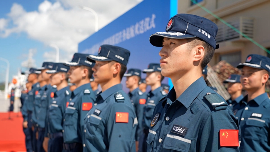 Formação de navios da Guarda Costeira da China zarpa para exercícios conjuntos na Rússia