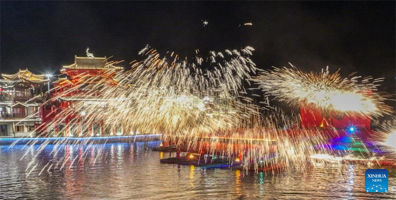 Chineses desfrutam de feriado de 3 dias para celebrar o Festival do Meio Outono