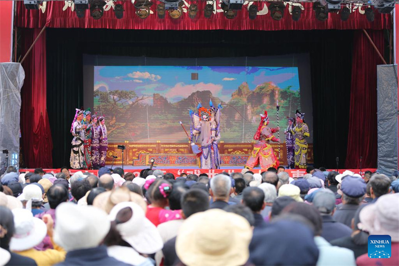 Chineses desfrutam de feriado de 3 dias para celebrar o Festival do Meio Outono