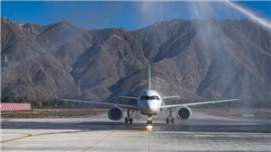 Aeronave C919 de fabricação chinesa chega a Xizang pela primeira vez




O destino deste voo de teste, o Aeroporto Internacional de Gonggar em Lhasa, está localizado no Vale do Rio Yarlung Zangbo, a uma altitude de 3.569 metros.
 