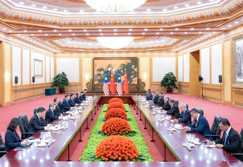 Xi Jinping conversa com rei da Malásia