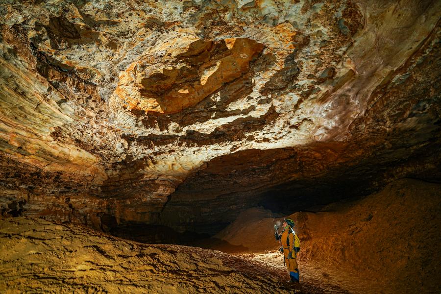 Cientistas chineses e estrangeiros iniciarão nova expedição à mais longa caverna da Ásia




Cientistas da China, França, Portugal, Bélgica e outros países se reuniram na sexta-feira (20) na Caverna Shuanghe, a caverna mais longa conhecida da Ásia, na província de Guizhou.
 