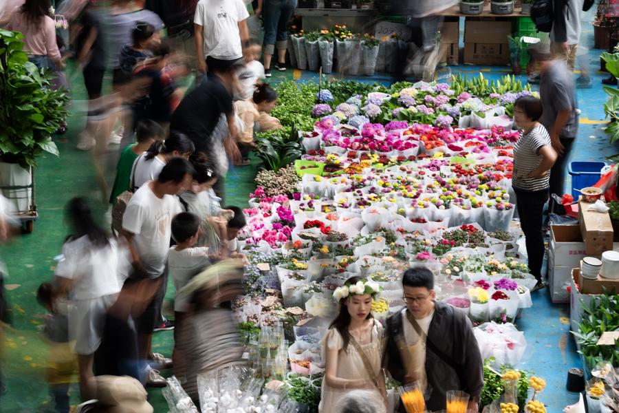 China enriquecerá oferta cultural e turística durante feriado do Dia Nacional



A China fornecerá mais atividades culturais e produtos turísticos durante o feriado de uma semana do Dia Nacional a partir de 1º de outubro, anunciou o Ministério da Cultura e Turismo (MCT) na terça-feira (23).

 